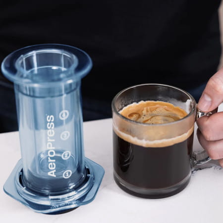 AeroPress Clear Blue - Zaparzacz do kawy niebieski 3.jpg